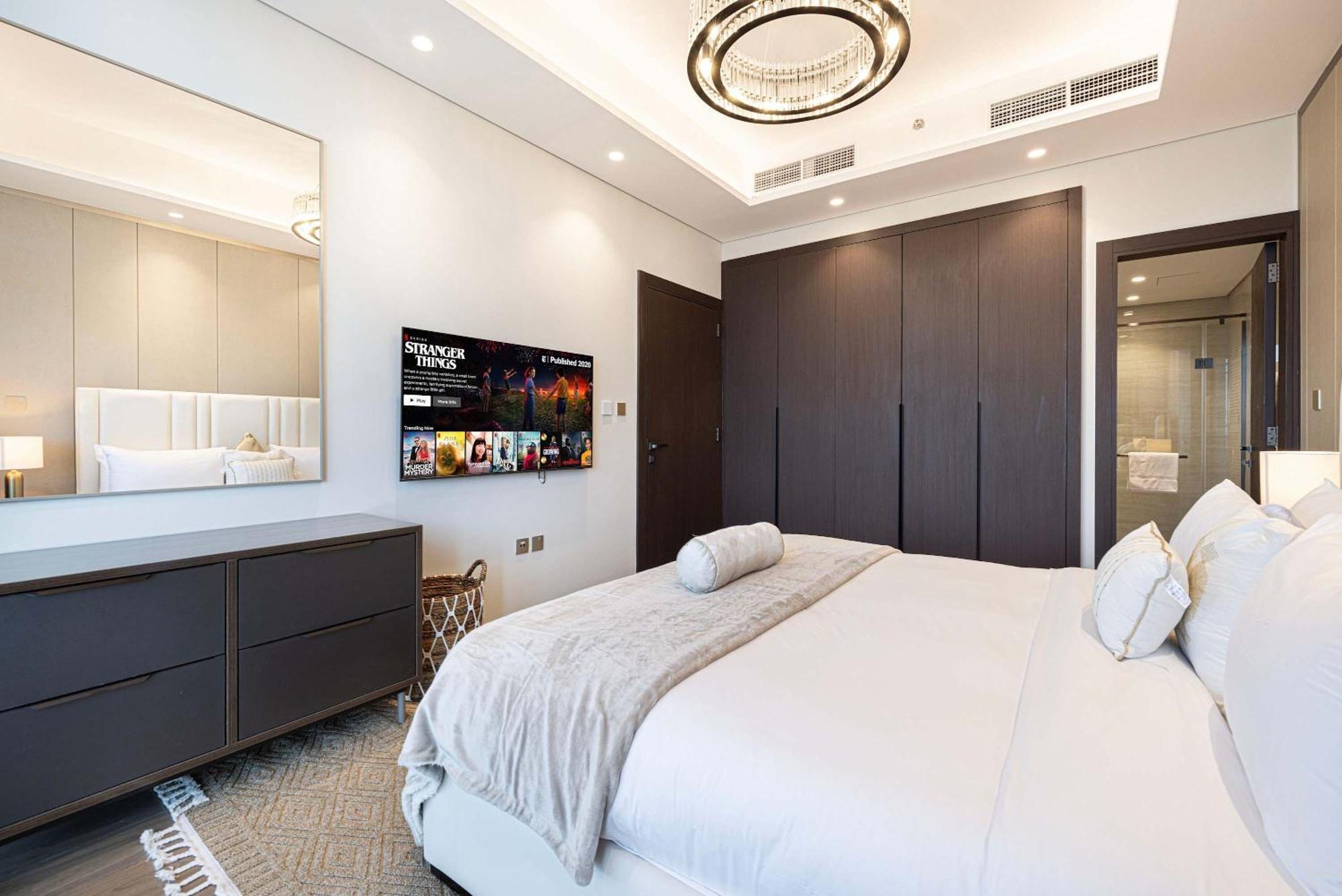 Modern 1-bedroom With Stunning Burj Khalifa And Views Apartment