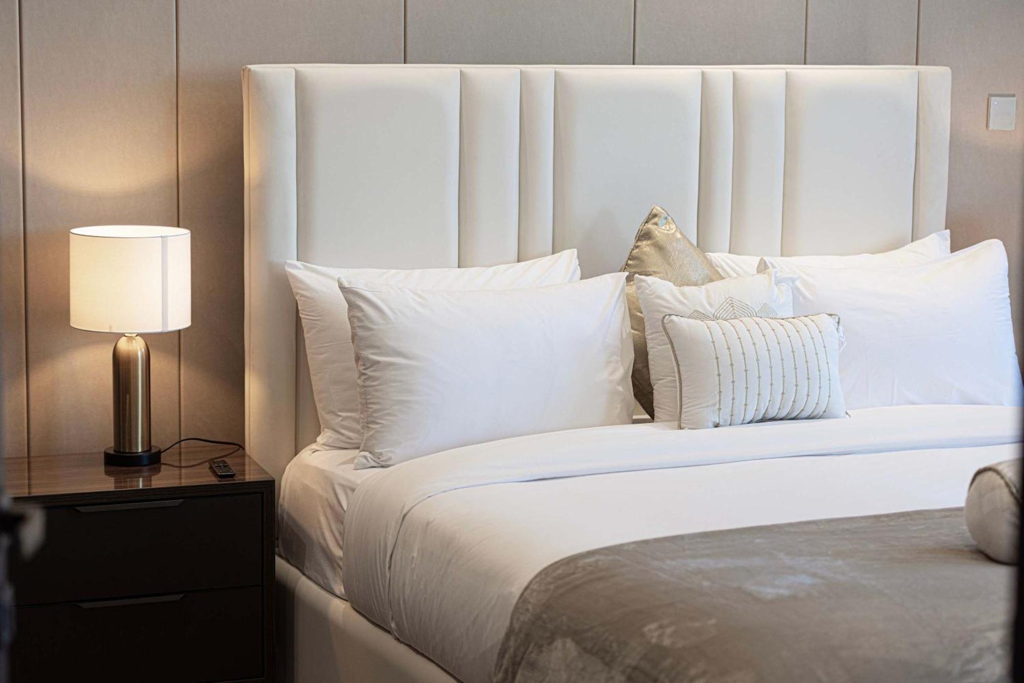 Modern 1-bedroom With Stunning Burj Khalifa And Views Apartment *